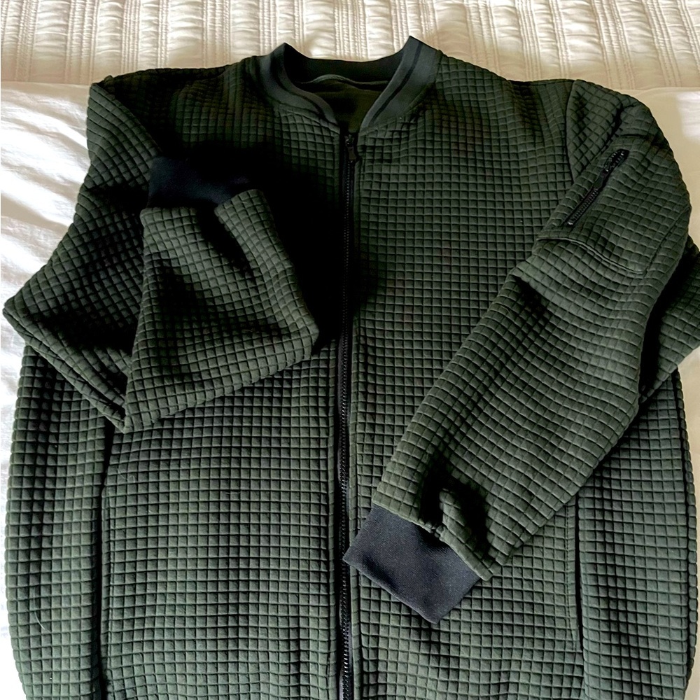 Men’s dark green, textured zip up jacket.
